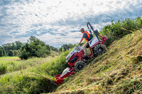 <p>Auch wenn ferngesteuerte oder robotische Mähtechnik ein Zukunftsmarkt sein mag, lassen sich viele Extensiv-Grünflächen weiterhin am besten mit…</p>