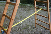 <p>Ein als vergleichsweise «harmlos» angesehenes Arbeitsmittel stellt sich bei näherer Betrachtung als ziemlich gefährlich heraus. Die Gefahr von Stürzen…</p>