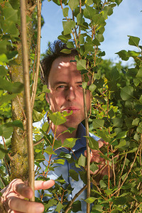 <p>Der Landschaftsarchitekt Adriaan Geuze aus den Niederlanden ist der diesjährige Empfänger des Sir Geoffrey Jellicoe Award. Der IFLA-Präsident James…</p>