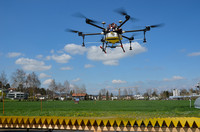 <p>Fünf Bundesstellen haben gemeinsam mit Agroscope ein Bewilligungsverfahren für Sprühdrohnen entwickelt. Damit ermöglicht die Schweiz als erstes Land…</p>