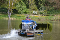 Spezialisiert auf den Unterhalt von Gewässern <p>Mähboote und Amphibienfahrzeuge sind Spezialmaschinen, wie sie für Pflegearbeiten an Gewässern eingesetzt werden. Am Beispiel dreier verschiedener…</p>