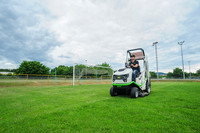 <p>Moderne Rasen- und Subkompakttraktoren bieten mehr als nur Sportrasen-Pflegetechnik. Die vielseitigen Maschinen können deutlich mehr als nur mähen.…</p>