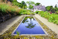 <p>Der Spiegeleffekt von ruhigen Wasserflächen war schon in der griechischen Antike bekannt. Der Mythos vom schönen Jüngling Narcissus, der sich wahnhaft…</p>