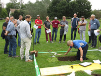 Biologische Rasenpflege und Bodenschutz  <p>Am 11. September 2019 fand in Basel die Tagung der VSSG-Arbeitsgruppe Nachhaltigkeit zum Thema der Biorasenpflege und des Bodenschutzes statt. Dabei…</p>