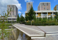 <p>Städte müssen künftig mehr können als Regenwasser ableiten. Angesichts von Hitzeperioden, Starkregen und wachsender Verdichtung gewinnen Konzepte an…</p>