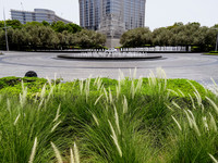 <p>Der Burj Khalifa und die Wasserspiele vor der Dubai Mall ziehen jährlich viele Touristen aus aller Welt an. Das höchste Gebäude der Welt und die…</p>