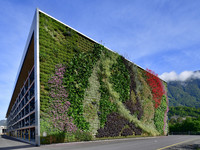 <p>Der Bundesverband GebäudeGrün e.V. (BuGG) hat auch dieses Jahr wieder die «BuGG-Wettbewerbe Gebäudegrün 2022» durchgeführt. Die Mitglieder des…</p>