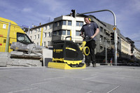 <p>Beim Auswählen und Verwenden von Vibrationsplatten, um Naturstein- und ­Betonpflaster einzurütteln, schwanken Anwender häufig zwischen dem…</p>