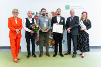 <p>Der Preis des Deutschen Zentralverbands Gartenbau (ZVG) geht an zwei Firmen, deren technologische Entwicklung den Gartenbau nachhaltiger und…</p>