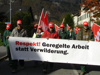 <p>Ende Oktober legten 22 Mitarbeitende des Gartenbaubetriebs Beglinger in Mollis ihre Arbeit nieder. Unregelmässige Lohnzahlungen, Ungewissheit über die…</p>