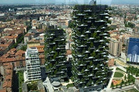 Bäume im Himmel – die Zukunft der Städte <p>Der Verkehr in den Städten nimmt zu, Grünraum und Luftqualität nehmen ab. Der Bosco Verticale in Mailand – ein Modell für die grüne, urbane…</p>