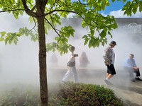 <p>Seit Anfang Mai durchziehen Nebelwolken den Skulpturenhof der ­Neuen Nationalgalerie in Berlin. Die von der japanischen Künstlerin Fujiko Nakaya…</p>