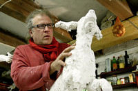 <p>Die Plastiken von Uwe Bürkle, Bildhauer aus Tübingen, sind äusserst beständig, falls sie der Künstler aus Stein oder Bronze fertigt, aber auch…</p>