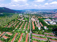 <p>Am 20. Mai 2017 wurde der Familienheim-Genossenschaft Zürich (FGZ) das Zertifikat der Stiftung Natur + Wirtschaft für zehn Bauetappen übergeben. Die…</p>