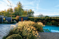 <p>Badekultur im eigenen Garten ausleben – diesem Kundenwunsch begegnen Gartengestalter immer häufiger. Ihren </p><p>ästhetischen Reiz beziehen Pools darüber…</p>