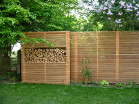 <p>Die neuen Sichtschutz-</p><p>systeme treten aus ihrem Schattendasein als rein funktionale Elemente heraus und sind zu einem attraktiven und durchaus…</p>