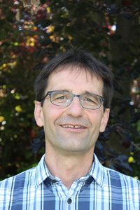 <p>Warum der deutsche Name für Syringa villosa Kanadischer Flieder heisst, wissen vielleicht nicht einmal die botanischen Götter. Er ist auch schlecht…</p>