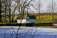 <p>Im Zusammenhang mit den baulichen Massnahmen wird der Knabenweiher in den Uferzonen zurzeit gestalterisch und ökologisch aufgewertet.</p>