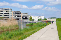<p>Schwammstadt, grüne Infrastruktur, WSUD, LID, SuDS – für das Konzept, den Wasserhaushalt in der Stadt naturnaher zu gestalten, gibt es viele Namen.…</p>