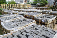 <p>Natursteine zählen zu den beliebtesten Gestaltungsmaterialien im Garten- und Landschaftsbau. Ein Grossteil der Steine wird heute importiert, nicht…</p>