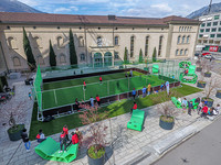 Chur ist um eine Spielattraktion reicher <p>Bis Ende Juni 2021 präsentiert sich der Theaterplatz in Chur von einer ungewohnten Seite. Er wird von einem mobilen, 15 x 30 m grossen Kleinspielfeld…</p>