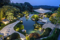 <p>Risikobereitschaft ist im bodenständigen GaLaBau keine allzu ausgeprägte Eigenschaft. Deswegen fällt Reinhold Borsch umso mehr auf. Der Unternehmer…</p>