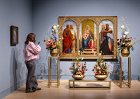 <p>Für eine Woche zeigt sich das Düsseldorfer Museum Kunstpalast passend zum Frühlingsbeginn im Blütenmeer. Acht renommierte Floristinnen und Floristen…</p>