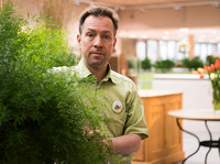 <p>Wenn wir davon ausgehen, dass höhere Ansprüche an eine ressourcenschonende Herstellung die Marge schrumpfen lassen und der Konsum in gewissen…</p>