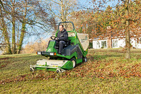 <p>In bestimmten Fällen kann es vorteilhaft sein, Herbstlaub nicht wie üblich mit einem kräftigen Luftstrom aufzunehmen, sondern mit ­mechanischen…</p>