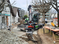 <p>Mobilbagger vertragen schnelle Ortswechsel und geben sich beim Arbeiten überaus flexibel. Weil weniger pure Kraft und Reichweite als hohe Flexibilität…</p>