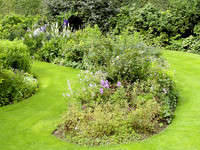 <p>Die traditionelle Staudenrabatte war über hundert Jahre der Klassiker in englischen Gärten. Unzählige Male bestaunt und kopiert, wurde diese Idee…</p>