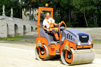 <p>Vibrationswalzen bringen viel Tiefenwirkung und Flächenleistung. Beim Verdichten von Belägen und Boden freuen sich die Anwender im Garten- und…</p>