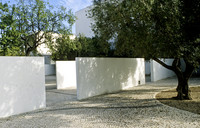 <p>Unsere Raumwahrnehmung differenziert nicht nur oben und unten, rechts und links, sondern auch nach vorne und hinten. Der Raum, zumal der Freiraum,…</p>