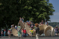 <p>Auf einer Bank nur sitzen? Ein Kunstobjekt nur anschauen? Das war einmal. Die Skulpturen, die der Designer Norbert Roztocki entwickelt, sind Kunstwerk…</p>