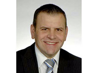 <p>Die Besitzer der Rohrer-Marti AG haben im Zuge der Nachfolgeregelung ihre Aktien an</p><p>den langjährigen Geschäftsführer Daniel Stuber verkauft.</p>