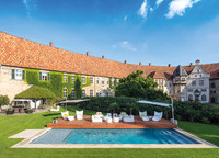 <p>Verschiebbare Holzdecks als Poolüberdachung werden bei der Kundschaft immer beliebter. Sie sind begehbar und lassen sich optisch gut in die Umgebung…</p>