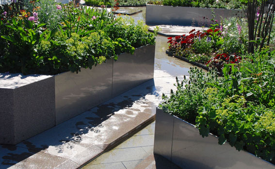 Ein moderner Vorplatz mit