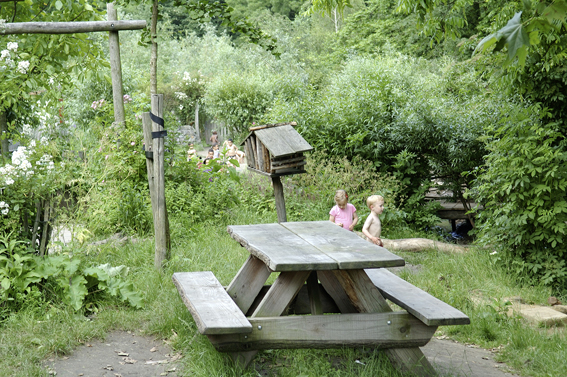 Im Spielplatz Binnestebuiten