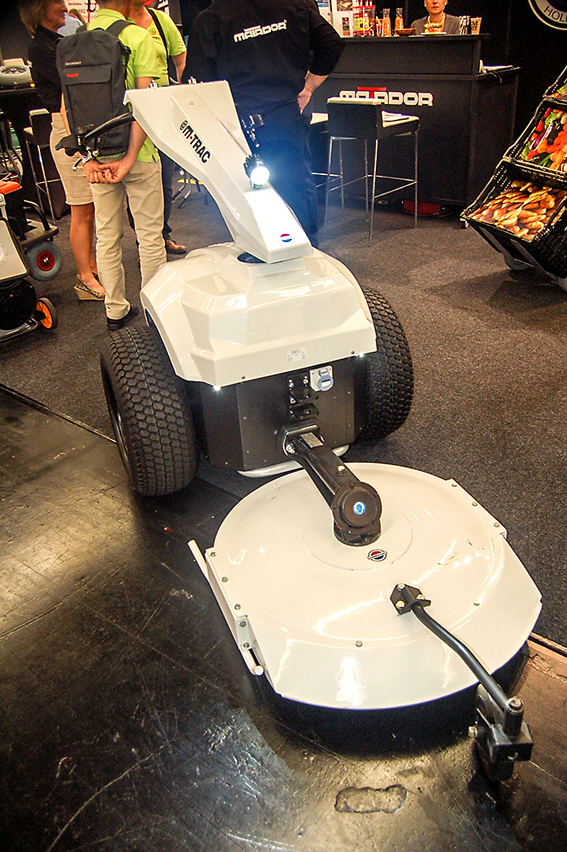 Akkueinachser mit Sichelmäher