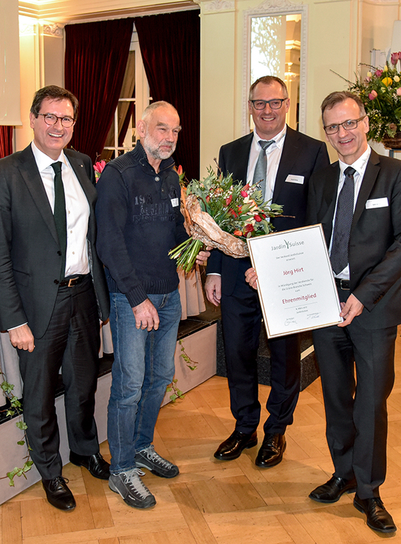 Jörg Hirt (2. v. l. )