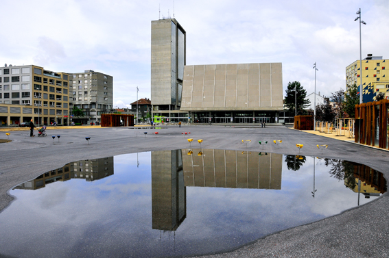  In die Platzfläche eingelassen