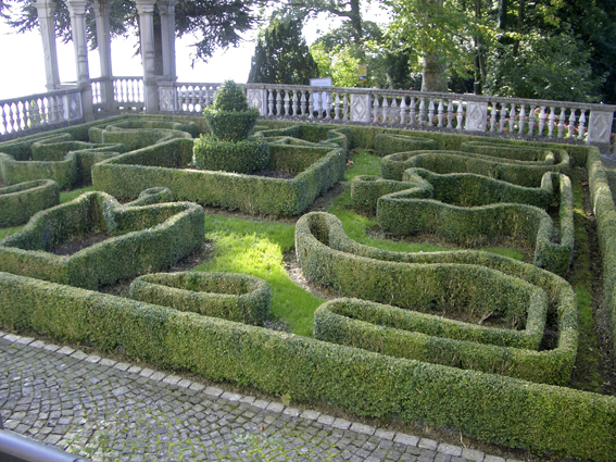 Gartenanlage bei Schloss
