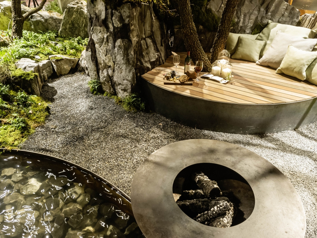 Oaks and Rocks – Gold in