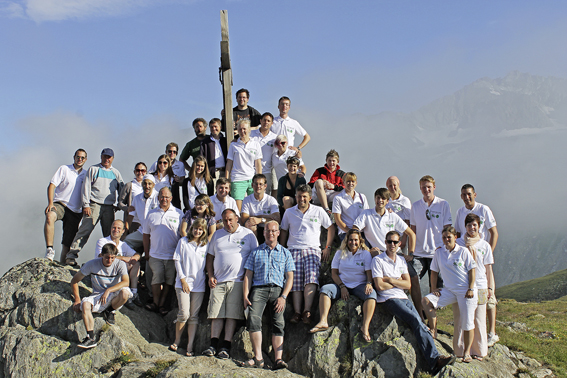 Gruppenbild auf dem Nufenenpass.