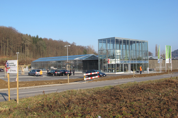 Blick von der Hauptstrasse her.