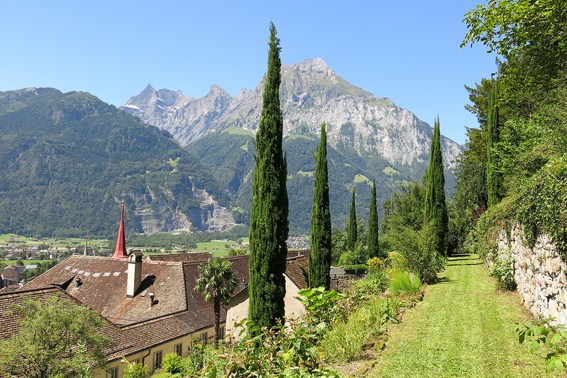 Blick von einer der Gartenterrasse