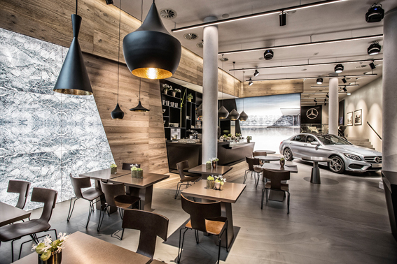 Im Mercedes me Store in Hamburg