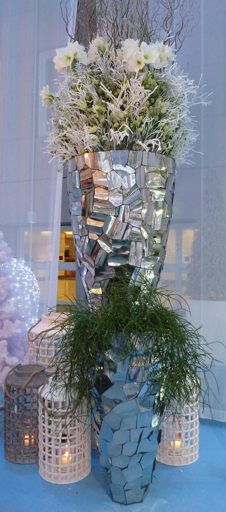 Pflanzkübel im Metallic-Design