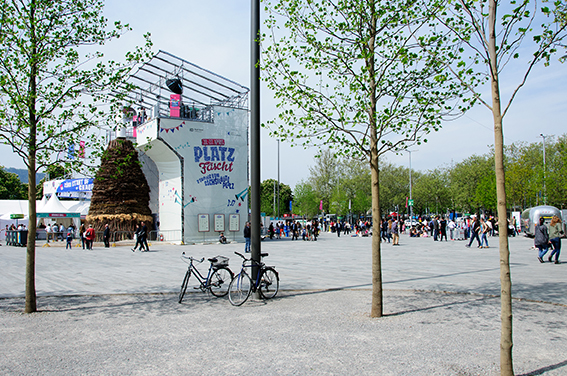 Grosszügiges Steinparkett