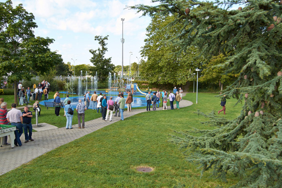 Der Ausbau mit Spielplätzen,